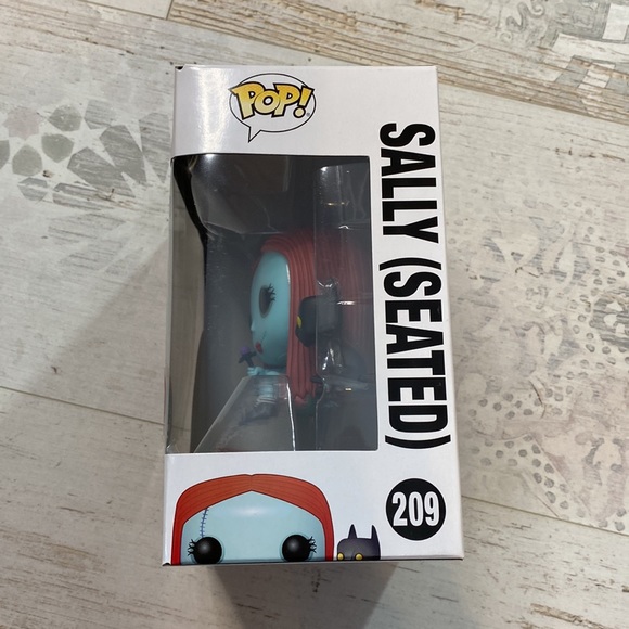 2/$100 Funko Pop Sally Seated #209 Disney Limited Edition Figure - Picture 5 of 9